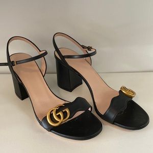 Beautiful Gucci Black Mormont strap sandals